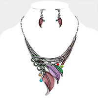 Rhythmical ombre feather necklace