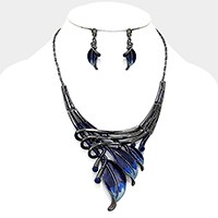 Rhythmical ombre feather necklace