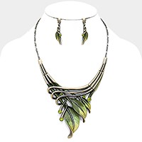 Rhythmical ombre feather necklace