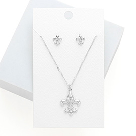 Metal Fleur de Lis Pendant Necklace