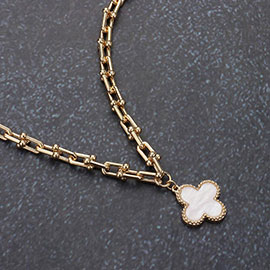 Mother Of Pearl Quatrefoil Pendant Hardware Chain Link Necklace