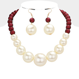 Multi Sized Pearl Necklace