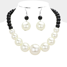 Multi Sized Pearl Necklace