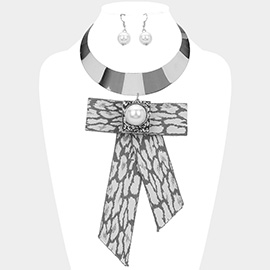 Pearl Pointed Zebra Patterned Oversized Bow Pendant Statement Necklace